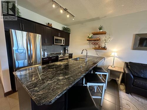 700 Bighorn Boulevard Unit# 712, Radium Hot Springs, BC - Indoor Photo Showing Kitchen