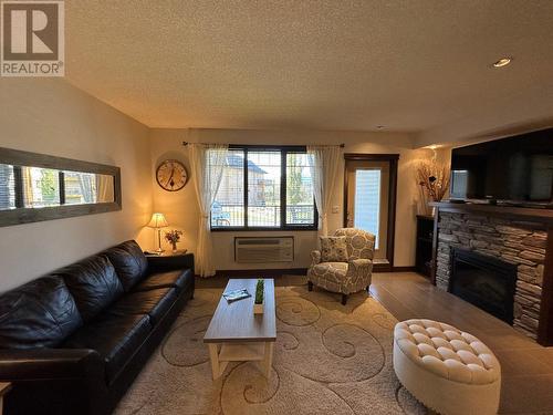 700 Bighorn Boulevard Unit# 712, Radium Hot Springs, BC - Indoor Photo Showing Living Room With Fireplace