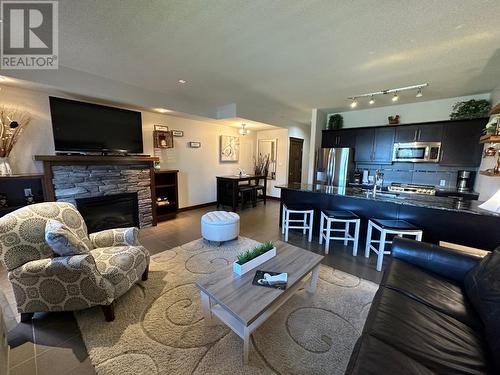 700 Bighorn Boulevard Unit# 712, Radium Hot Springs, BC - Indoor Photo Showing Living Room With Fireplace