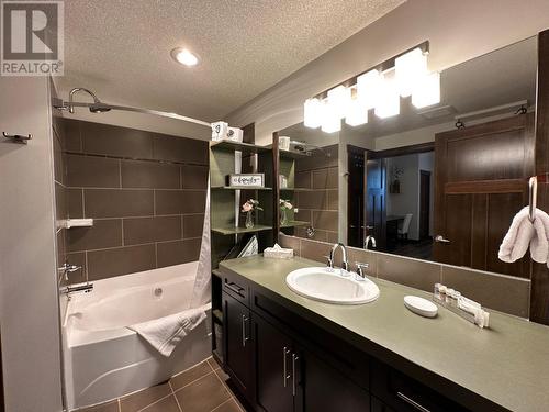 700 Bighorn Boulevard Unit# 712, Radium Hot Springs, BC - Indoor Photo Showing Bathroom