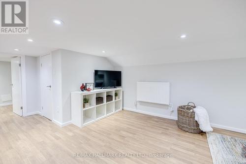 18 Jedburgh Road, Toronto, ON - Indoor