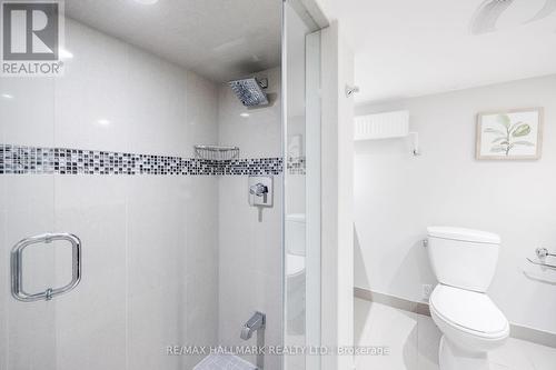 18 Jedburgh Road, Toronto, ON - Indoor Photo Showing Bathroom