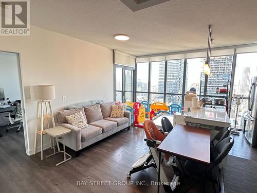 3704 - 110 Charles Street E, Toronto, ON - Indoor Photo Showing Living Room