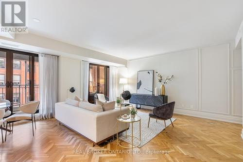 517 - 55 Front Street E, Toronto (Waterfront Communities), ON - Indoor Photo Showing Living Room