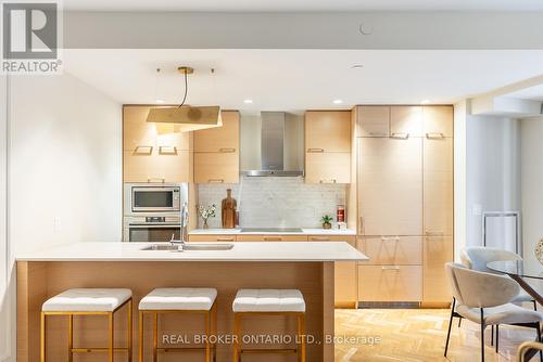 517 - 55 Front Street E, Toronto, ON - Indoor Photo Showing Kitchen With Upgraded Kitchen