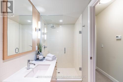 517 - 55 Front Street E, Toronto (Waterfront Communities), ON - Indoor Photo Showing Bathroom