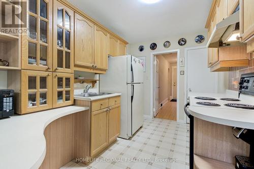 63 Orchard Park Boulevard, Toronto, ON - Indoor Photo Showing Kitchen