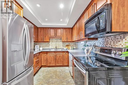 610 - 10 Dean Park Road, Toronto, ON - Indoor Photo Showing Kitchen