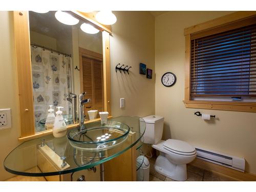 206 Vernon Street, Nelson, BC - Indoor Photo Showing Bathroom