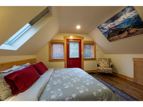 206 Vernon Street, Nelson, BC - Indoor Photo Showing Bedroom