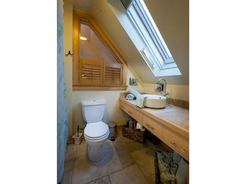 206 Vernon Street, Nelson, BC - Indoor Photo Showing Bathroom