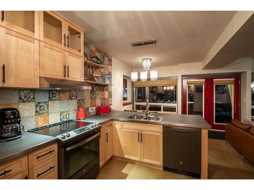 206 Vernon Street, Nelson, BC - Indoor Photo Showing Kitchen With Double Sink