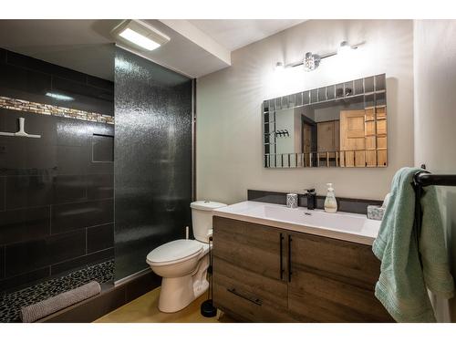 206 Vernon Street, Nelson, BC - Indoor Photo Showing Bathroom