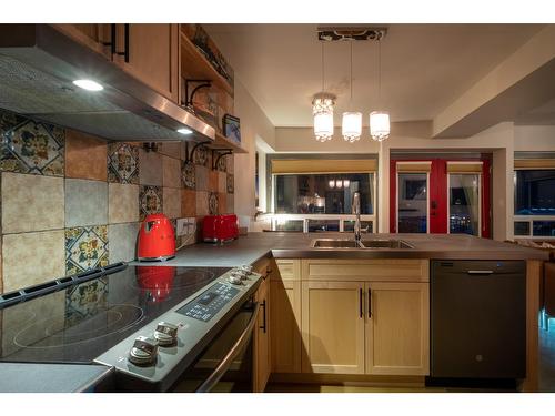 206 Vernon Street, Nelson, BC - Indoor Photo Showing Kitchen With Double Sink