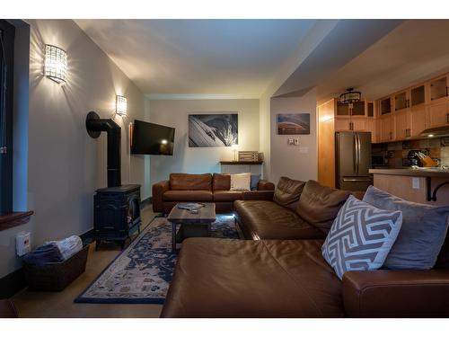 206 Vernon Street, Nelson, BC - Indoor Photo Showing Living Room