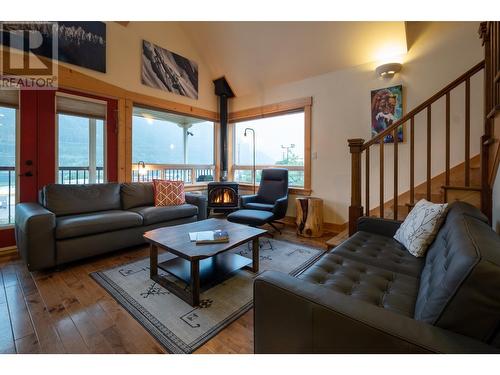 206 Vernon  Street, Nelson, BC - Indoor Photo Showing Living Room