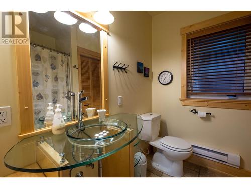 206 Vernon  Street, Nelson, BC - Indoor Photo Showing Bathroom