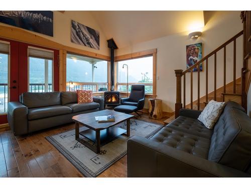 206 Vernon Street, Nelson, BC - Indoor Photo Showing Living Room