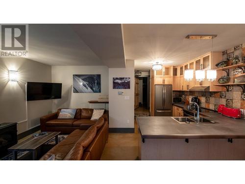 206 Vernon  Street, Nelson, BC - Indoor Photo Showing Kitchen With Double Sink