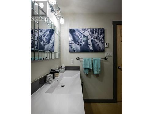 206 Vernon  Street, Nelson, BC - Indoor Photo Showing Bathroom