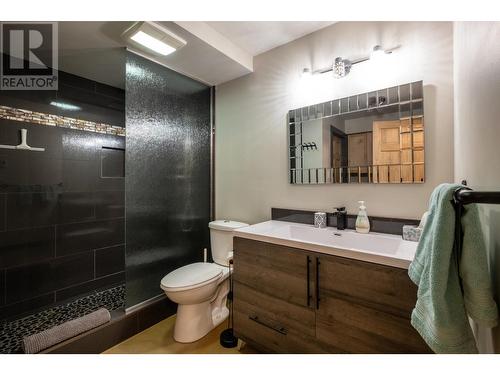 206 Vernon  Street, Nelson, BC - Indoor Photo Showing Bathroom