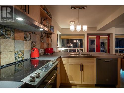 206 Vernon  Street, Nelson, BC - Indoor Photo Showing Kitchen With Double Sink