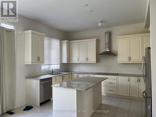 915 Ernest Cousins Circle, Newmarket, ON - Indoor Photo Showing Kitchen With Double Sink