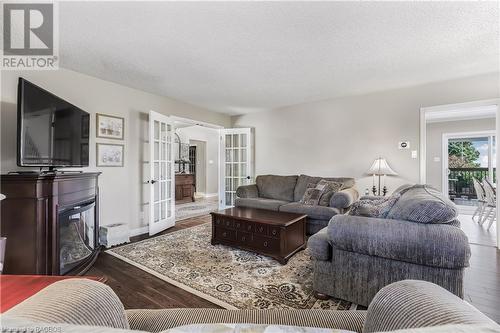 46 Royal Court, Bradford, ON - Indoor Photo Showing Living Room