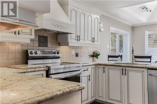 46 Royal Court, Bradford, ON - Indoor Photo Showing Kitchen