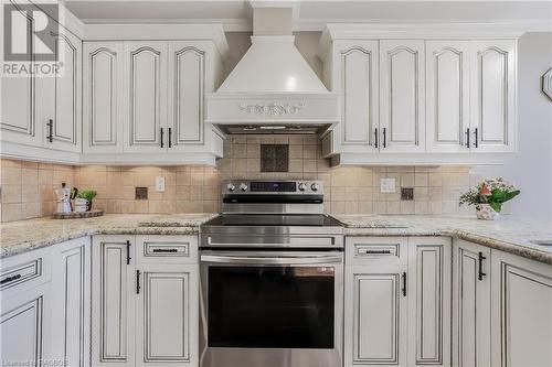 46 Royal Court, Bradford, ON - Indoor Photo Showing Kitchen With Upgraded Kitchen