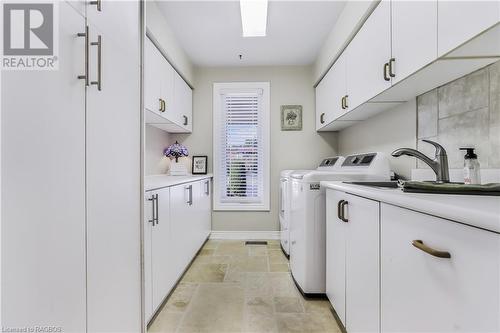 46 Royal Court, Bradford, ON - Indoor Photo Showing Laundry Room