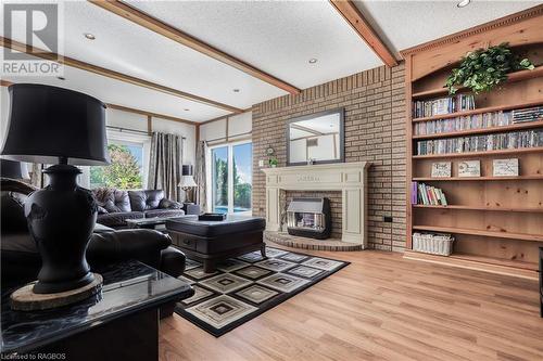 46 Royal Court, Bradford, ON - Indoor Photo Showing Living Room With Fireplace