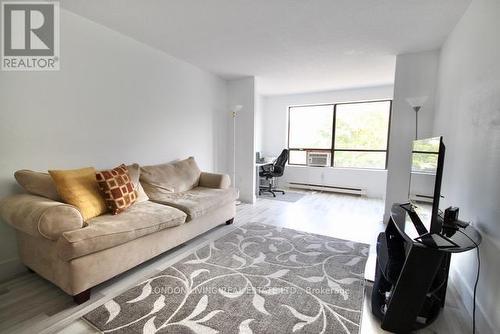 501 - 650 Cheapside Street, London, ON - Indoor Photo Showing Living Room