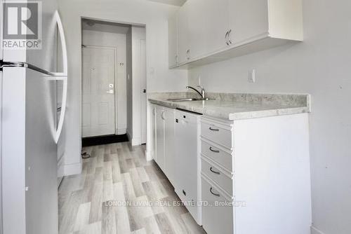 501 - 650 Cheapside Street, London, ON - Indoor Photo Showing Kitchen