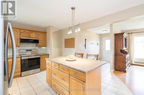 23 Greengables Drive, Oro-Medonte, ON - Indoor Photo Showing Kitchen