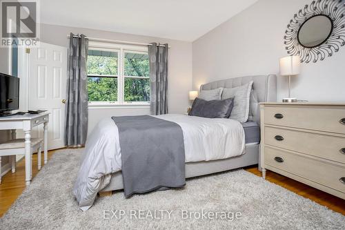 262 Alscot Crescent, Oakville, ON - Indoor Photo Showing Bedroom