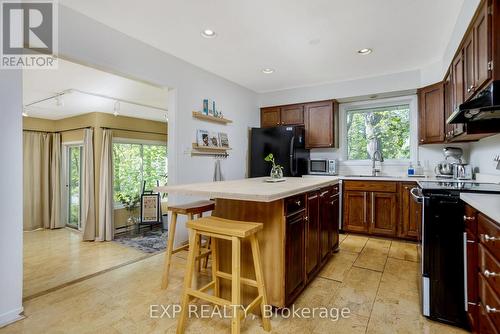 262 Alscot Crescent, Oakville, ON - Indoor Photo Showing Kitchen With Double Sink