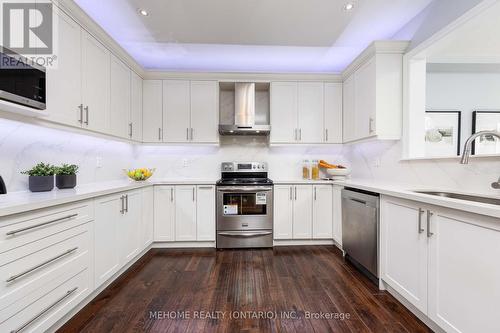 2066 Helmsley Avenue, Oakville, ON - Indoor Photo Showing Kitchen With Upgraded Kitchen