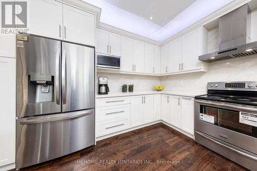 2066 Helmsley Avenue, Oakville (West Oak Trails), ON - Indoor Photo Showing Kitchen