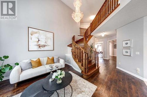 2066 Helmsley Avenue, Oakville (West Oak Trails), ON - Indoor Photo Showing Living Room