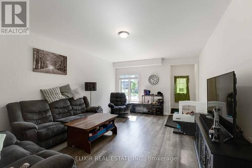 1198 Plato Drive, Fort Erie, ON - Indoor Photo Showing Living Room