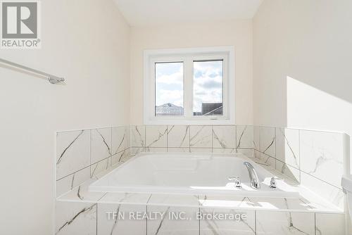 59 Downriver Drive, Welland, ON - Indoor Photo Showing Bathroom