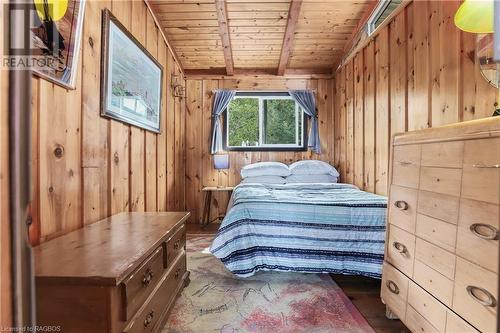 1950 Shore Lane, Wasaga Beach, ON - Indoor Photo Showing Bedroom