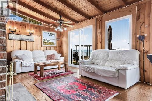 1950 Shore Lane, Wasaga Beach, ON - Indoor Photo Showing Living Room