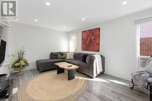 1168 Pebblestone Crescent, Pickering (Liverpool), ON - Indoor Photo Showing Living Room