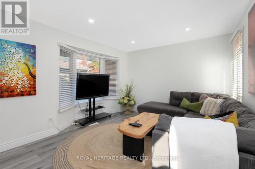 1168 Pebblestone Crescent, Pickering (Liverpool), ON - Indoor Photo Showing Living Room