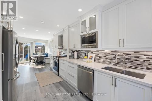 1168 Pebblestone Crescent, Pickering (Liverpool), ON - Indoor Photo Showing Kitchen With Stainless Steel Kitchen With Double Sink With Upgraded Kitchen