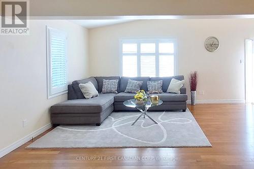 1859 Coronation Drive, London, ON - Indoor Photo Showing Living Room