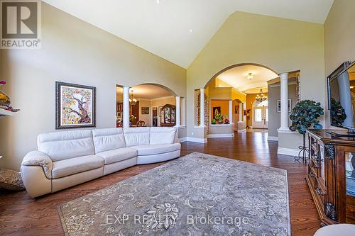 18 Wolford Court, Georgina (Historic Lakeshore Communities), ON - Indoor Photo Showing Living Room