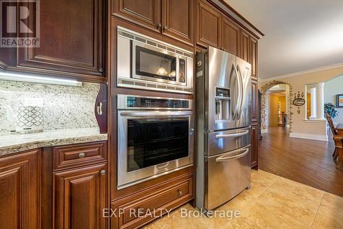 18 Wolford Court, Georgina (Historic Lakeshore Communities), ON - Indoor Photo Showing Kitchen